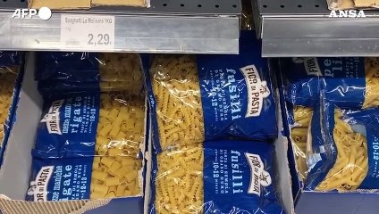 Cala potere d'acquisto, famiglie tagliano i risparmi