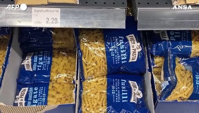 Cala potere d'acquisto, famiglie tagliano i risparmi