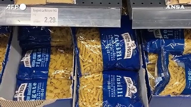 Cala potere d'acquisto, famiglie tagliano i risparmi
