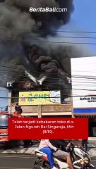 Telah terjadi kebakaran toko di sekitar Jalan Ngurah Rai Singaraja, Minggu (8/10).