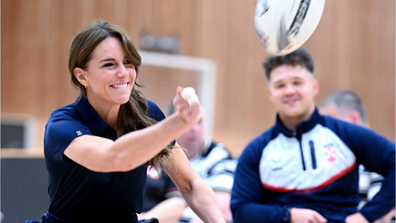 Princess Kate's injury still hasn't healed as she's spotted with ...