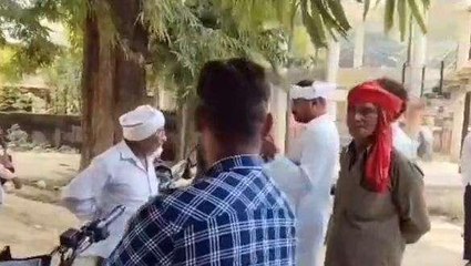 लखीमपुर खीरी: संदिग्ध परिस्थितियों के चलते पेड़ से लटका मिला युवक का शव मचा हड़कंप