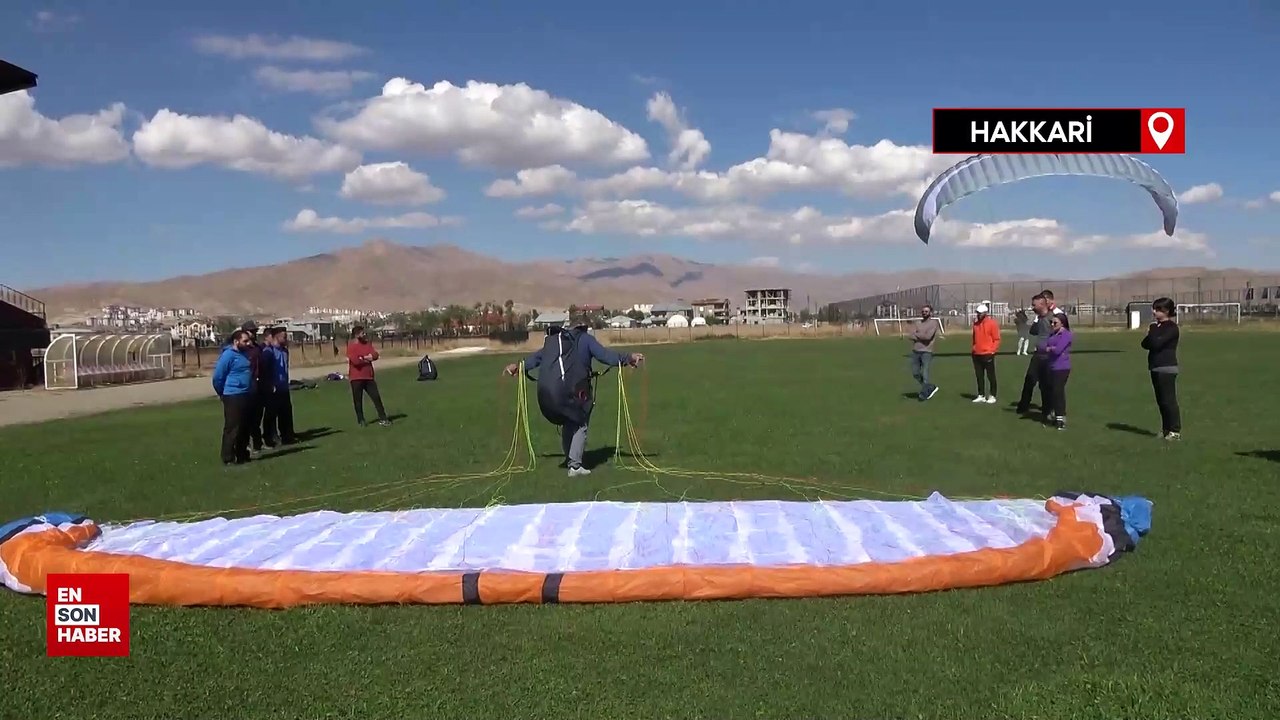 Hakkari'de çatışma sesleri geride kaldı:Terörden temizlenen bölgede yamaç paraşütü yapılıyor