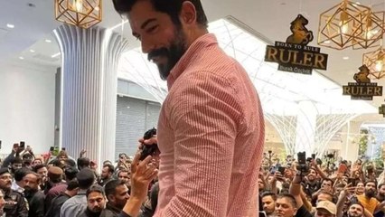 Burak Özçivit, marka lansmanında ezilme tehlikesi geçirdi