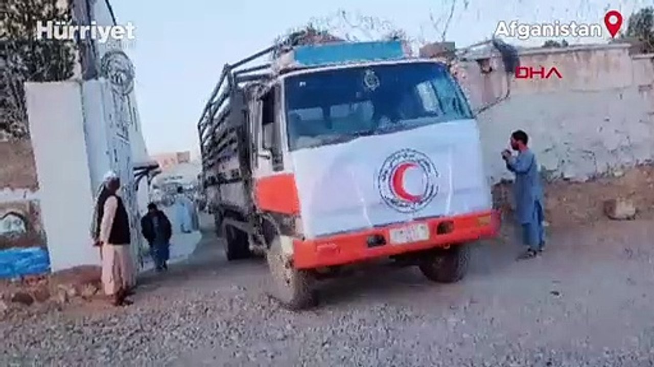 Afganistan'da 6.3 büyüklüğündeki depremin ardından kurtarma çalışmaları sürüyor
