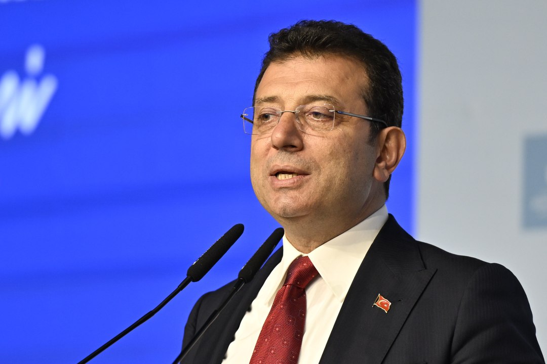 İmamoğlu'ndan il kongresinde "devrim" mesajı: Bizim en acil ve en önemli görevimiz hep beraber iktidar olma seçeneğini milletimize acilen sunmaktır