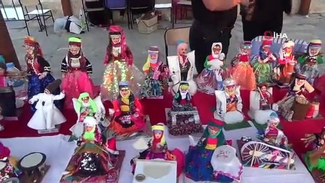 Des jouets faits à la main oubliés décorent à nouveau les comptoirs des magasins de jouets