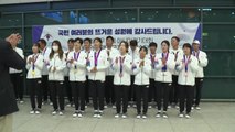 막내 '신궁' 3관왕 임시현 귀국...