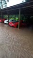 Chuva em Santa Catarina alaga estacionamento com Ferraris