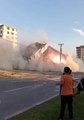 Kahramanmaraş'ta Kontrollü Yıkımı Yapılan Bina Elektrik Direklerine Çöktü