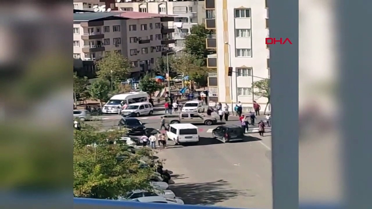 Siirt'te Taş, Sopa ve Bıçaklı Kavga: 4 Yaralı