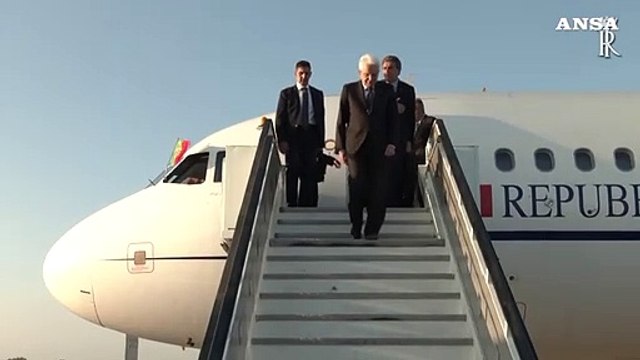 Mattarella in Portogallo, l'arrivo a Porto per il vertice del Gruppo Arraiolos