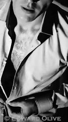 Sculpting Masculinity: Edward Olive's Artistic Fashion Portraits / Esculpiendo la Masculinidad: Retratos Artísticos de Moda por Edward Olive