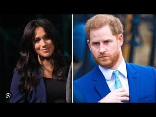 Il principe Harry sorride mentre esce senza Meghan Markle per i WellChild Awards