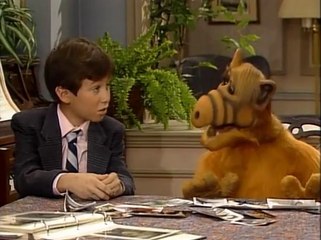 ALF-04x91 - Mi futuro es tan brillante que uso gafas oscuras