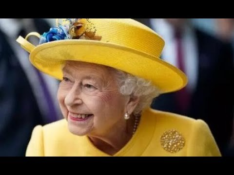 La nuova norma per la regina dice l'esperto reale mentre il monarca si diletta con una visita a so