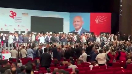 Özgür Çelik kazandı, 'Her şey çok güzel olacak' sloganı atıldı