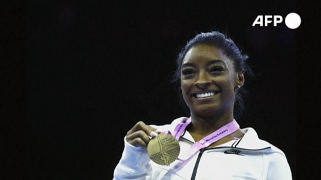 Rebeca Andrade e Flávia Saraiva sobem juntas ao pódio da final do solo no mundial de ginástica
