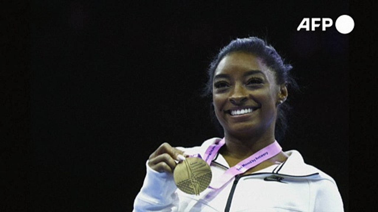 Rebeca Andrade e Flávia Saraiva sobem juntas ao pódio da final do solo no mundial de ginástica
