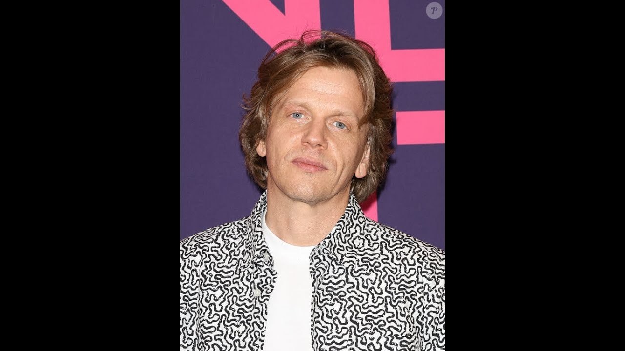 Alex Lutz : Sa vie en bord de Loire avec sa femme et leur ado, une maison très artistique