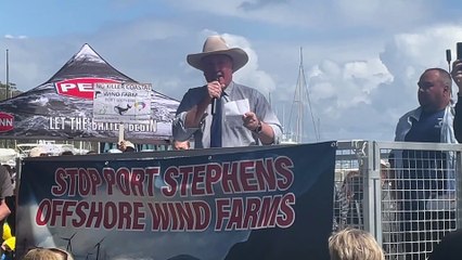 Barnaby Joyce address the Nelson Bay protest against wind farms