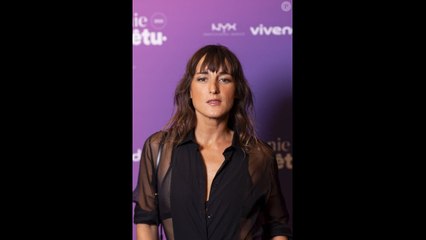 Juliette Armanet raconte la naissance de son fils Abel dont le père est un discret scénographe