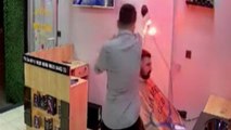 Müşterinin saçı kurutulurken fön makinesinin alev alması kameralara yansıdı