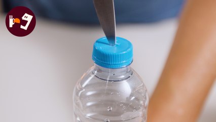 Transforma una botella en un biberón de cocina casero