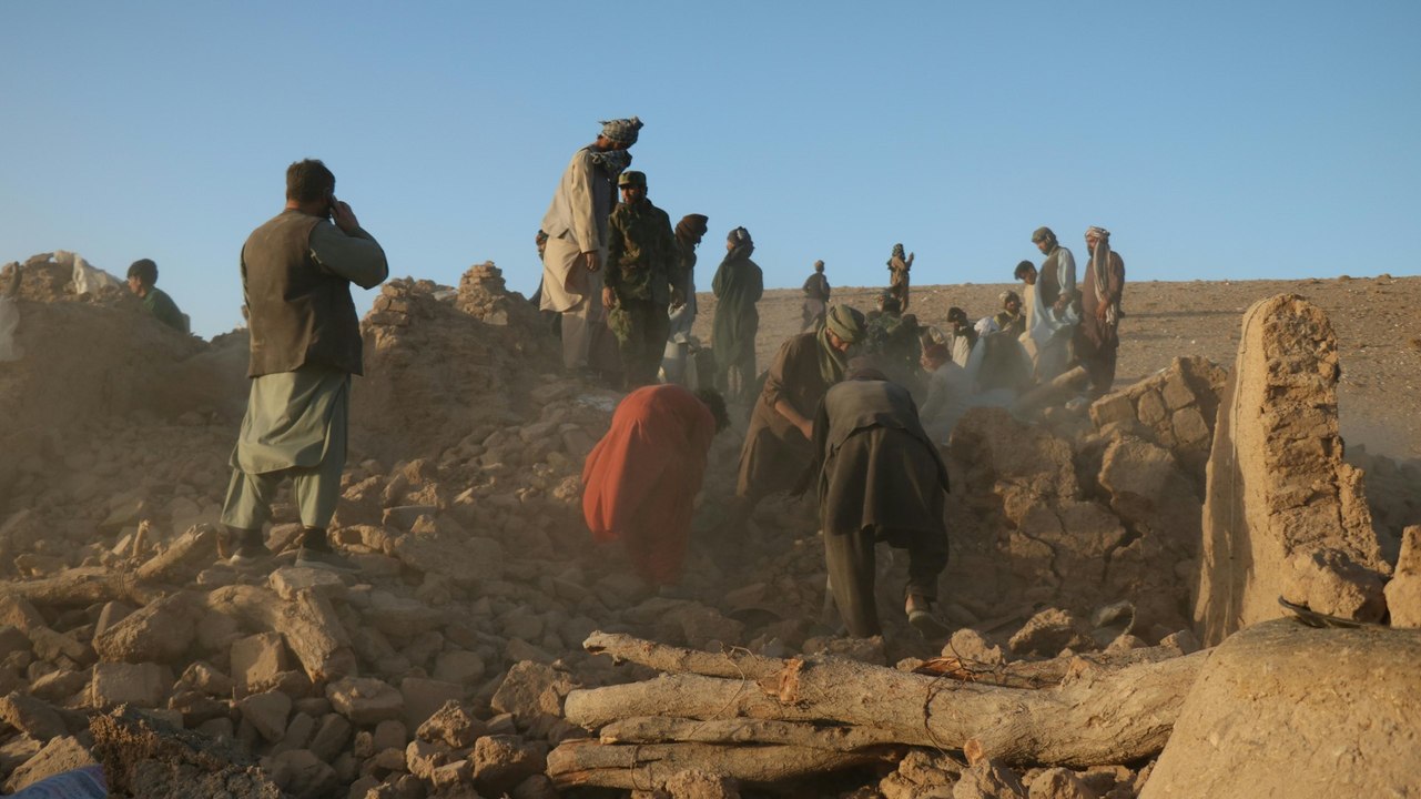 Hoffen auf Überlebende nach schwerem Erdbeben in Afghanistan