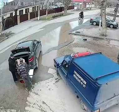 Comment transporter une brouette en voiture... malin