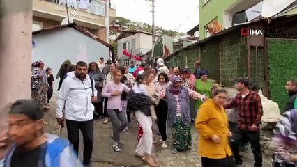 Yangını gören mahalleli sokağa döküldü