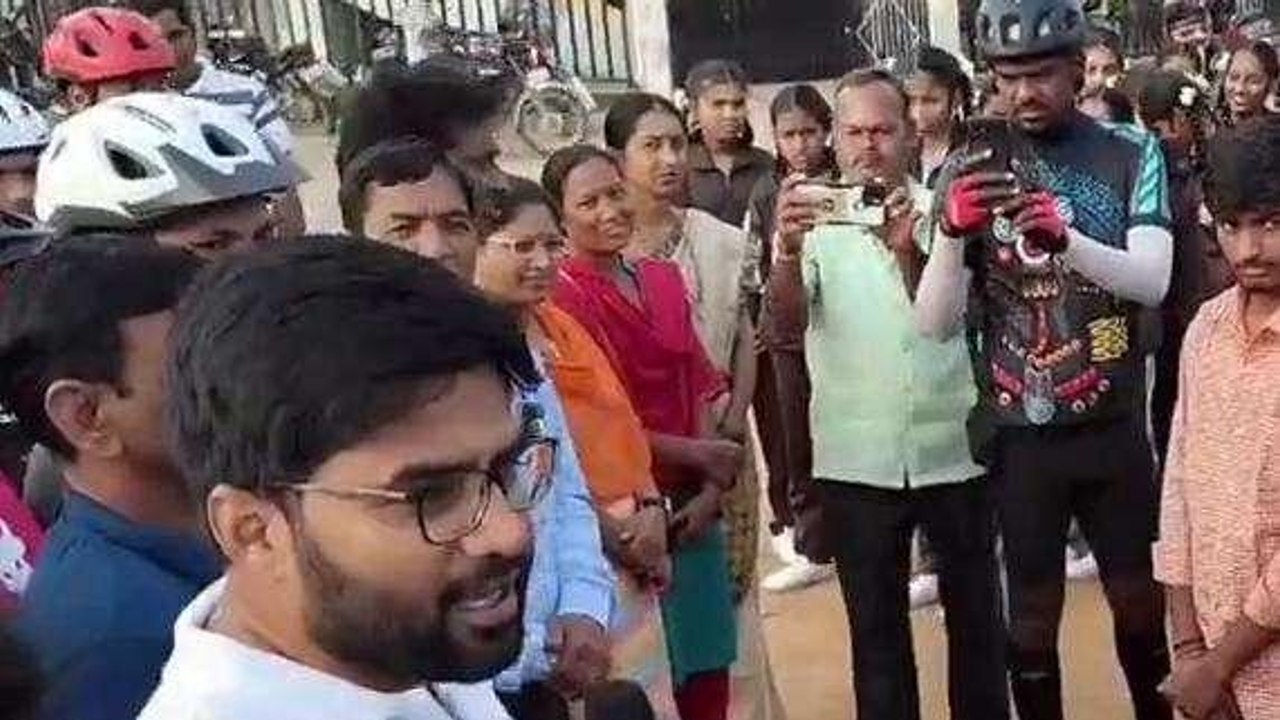నిర్మల్: సైకిల్ ర్యాలీని ప్రారంభించిన జిల్లా కలెక్టర్