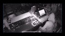 Firenze, furto al bar Arcobaleno: il ladro in azione