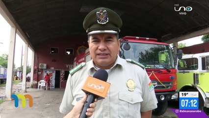 Rescatan a hombre quemado mientras podaba un árbol
