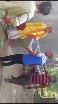 ਮੱਧ ਪ੍ਰਦੇਸ਼ 'ਚ ਇਕ ਬ੍ਰਾਹਮਣ ਨੇ ਗਰੀਬ ਔਰਤ ਦੀ ਨਾਬਾਲਗ ਲੜਕੀ ਨਾਲ ਕੀਤਾ ਕੁਕਰਮ, ਲੋਕਾਂ ਨੇ ਮੌਕੇ 'ਤੇ ਆ ਕੇ ਬੱਚੀ ਨੂੰ ਬਚਾਇਆ। ਬ੍ਰਾਹਮਣ ਦੀ ਕੁੱਟਮਾਰ