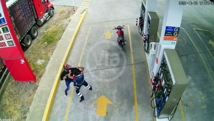 Trabajador de grifo se enfrenta a golpes con delincuente armado