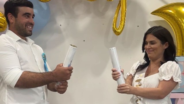 Couple has a wholesome reaction to finding the gender of their upcoming baby *Gender Reveal*