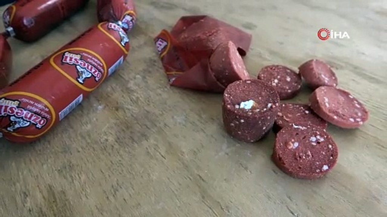 Marketten sucuk diye aldı, dışı sucuk içi ise bakın ne çıktı!