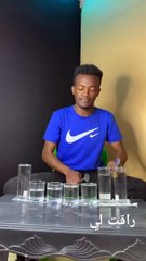 الشاب الموهوب يعزف موسيقى حبيبتي إهدئي