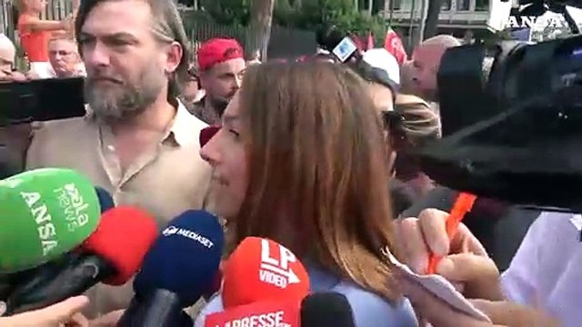 M5s in piazza con la Cgil: No a modifiche Costituzione e si' a salario minimo
