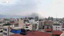 Attacchi aerei israeliani su Gaza, esplosioni e colonne di fumo tra gli edifici