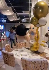 Sa baby shower dégénère et 2 personnes déguisées en bébé finissent par se disputer