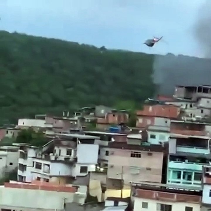 Helicópteros da polícia são atingidos por tiros em operação contra chefes de facção
