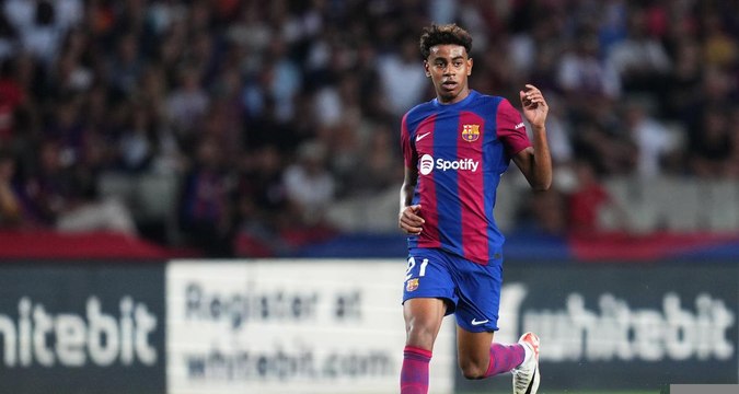 برشلونة يعلن إصابة لاعبه الصاعد لامين جمال