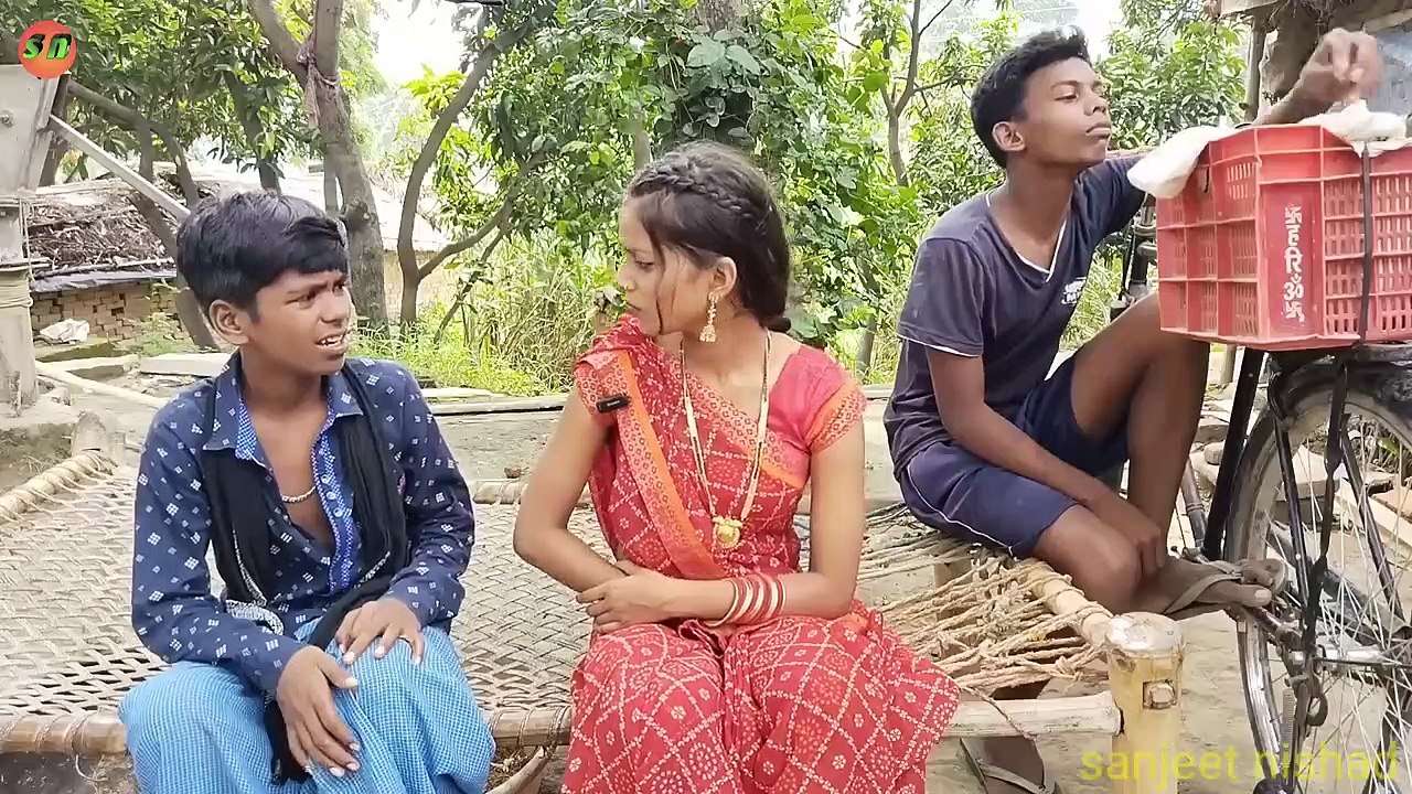 सब्जी वाला भौजी से करेस छेड़खानी