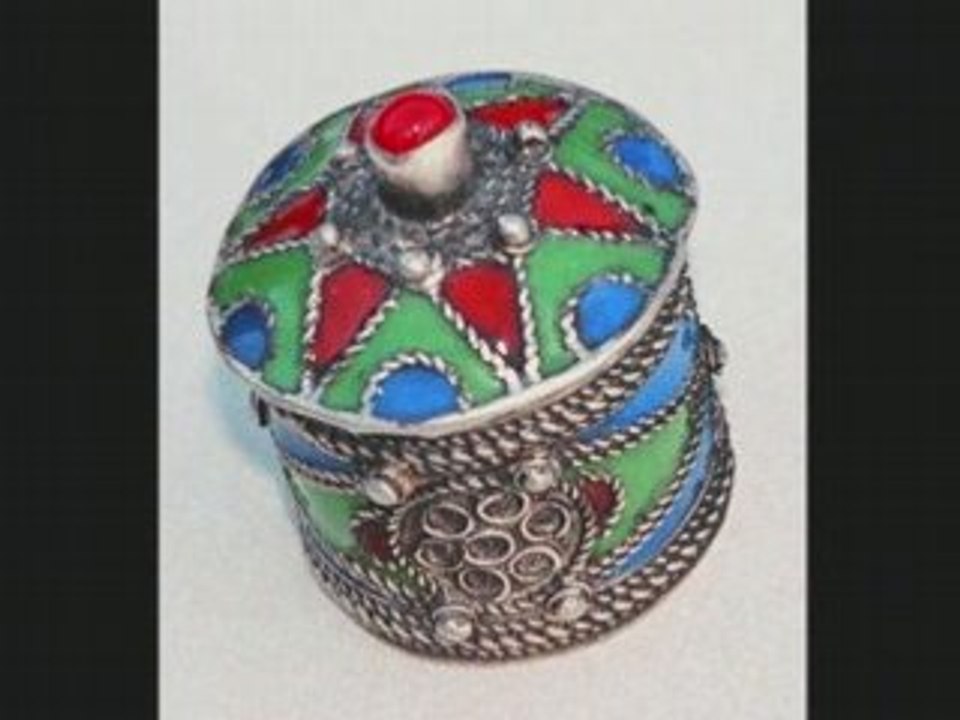 BIJOUX KABYLES DES ATH YENNI-BERBER SILVER JEWELLERY