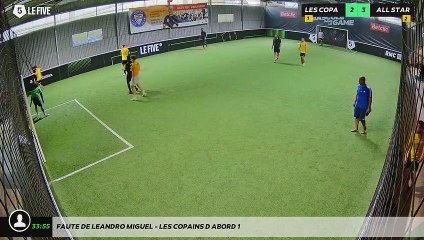 Faute de Leandro Miguel - LES COPAINS D'ABORD 1