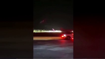 Aereo atterra senza carrello, piloti eroi evitano il disastro