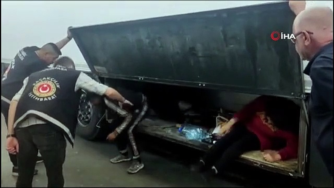 Des migrants cachés dans le conteneur de nourriture d'un camion à Edirne ont été arrêtés