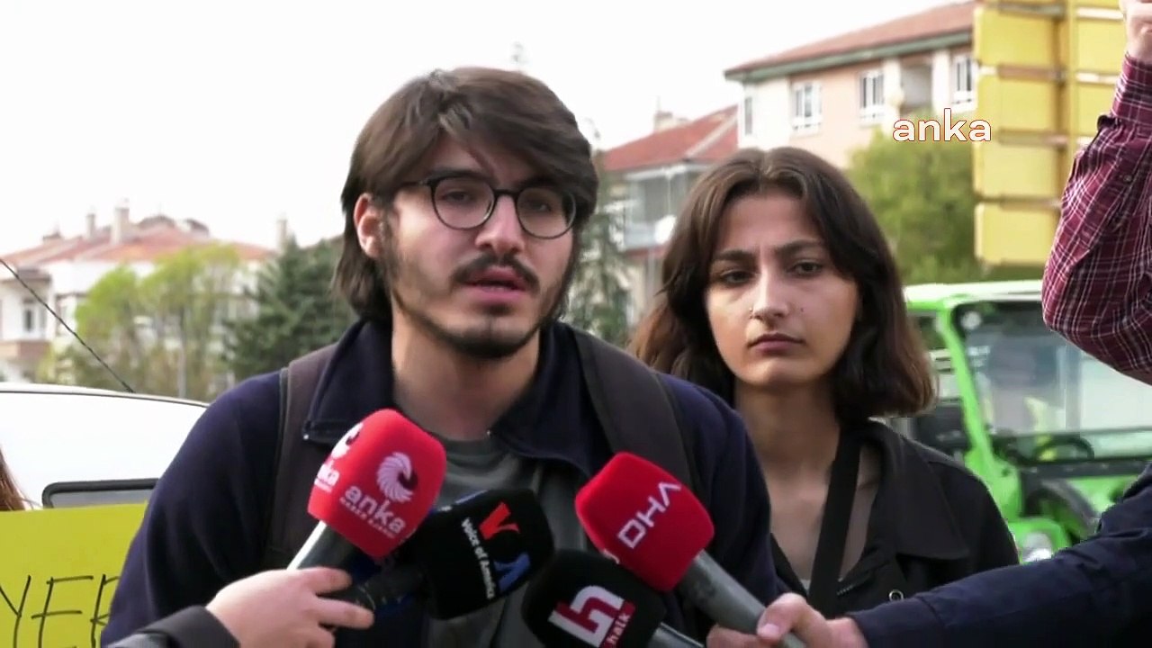 ＂We Cannot Shelter Movement＂, devant le Ministère de la Jeunesse et des Sports.